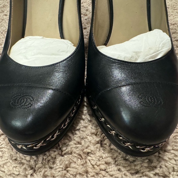 CHANEL Chain Pumps - Picture 2 of 14
